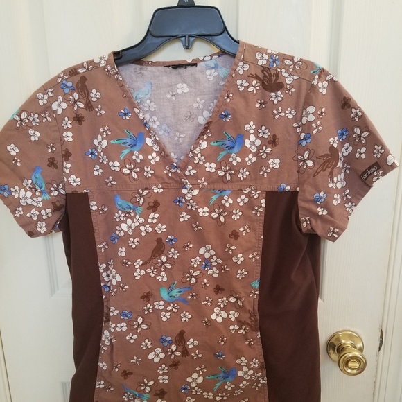 4 large Cherokee Scrub Tops - Picture 3 of 4